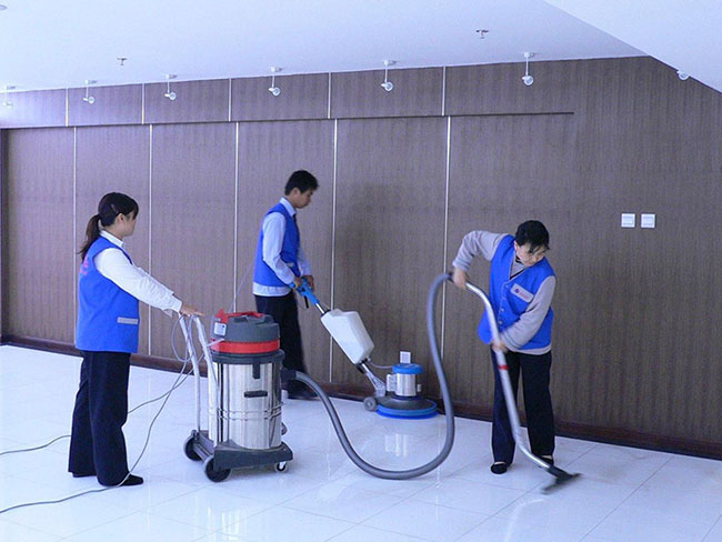专业办公室保洁服务 打造高效与健康的办公环境